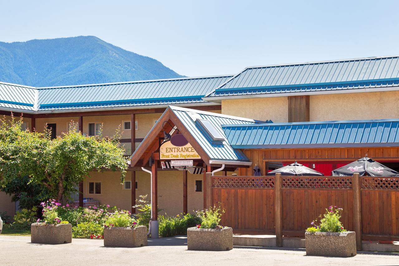The Lodge At Arrow Lakes Nakusp Bagian luar foto